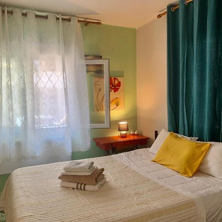 Lovely Place With Veranda Apartment Larissa Bagian luar foto