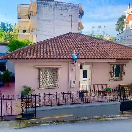 Lovely Place With Veranda Apartment Larissa Bagian luar foto