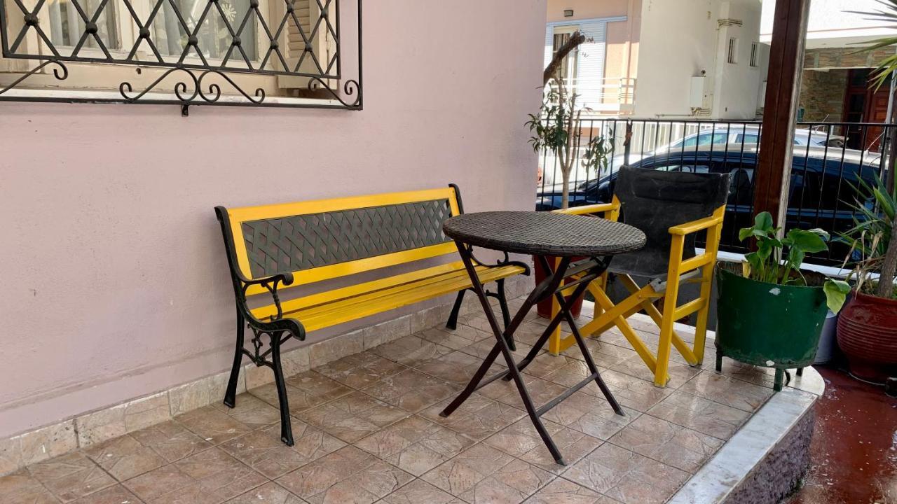 Lovely Place With Veranda Apartment Larissa Bagian luar foto