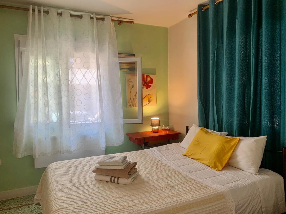 Lovely Place With Veranda Apartment Larissa Bagian luar foto