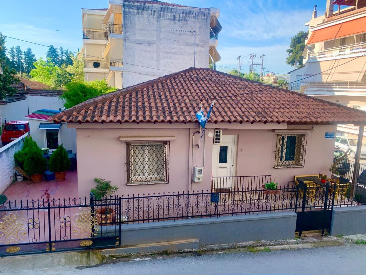 Lovely Place With Veranda Apartment Larissa Bagian luar foto